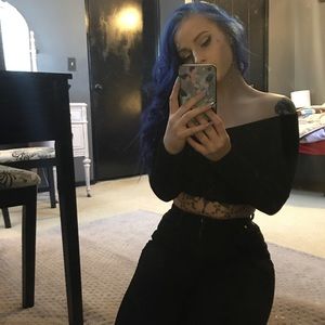 Forever 21 black cropped long sleeve top, size small.